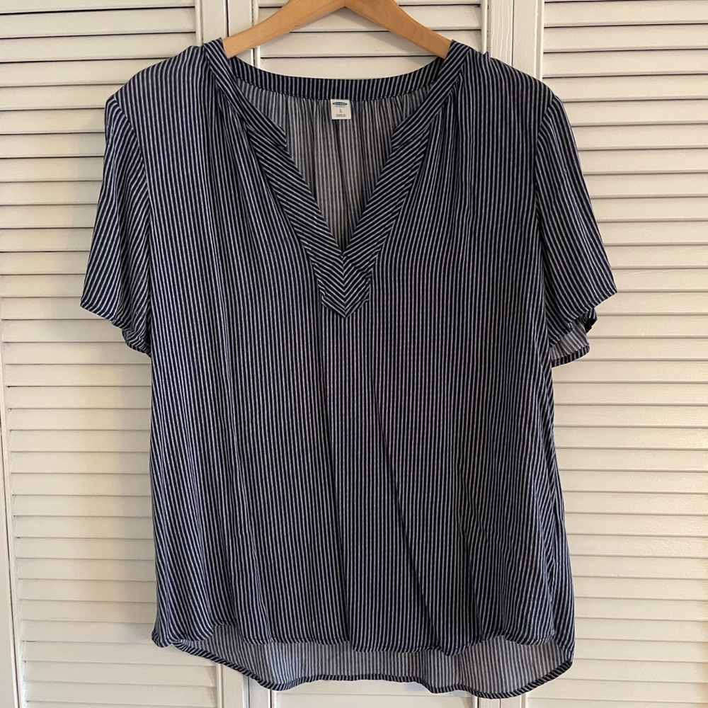 Old Navy Women’s Large Navy Blue Striped Rayon V-Neck S/S Pullover Shirt